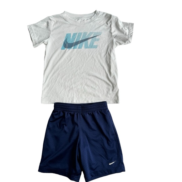 Nike 2 Piece T-Shirt & Shorts Outfit Set Boys Size 5/6 - Picture 1 of 9